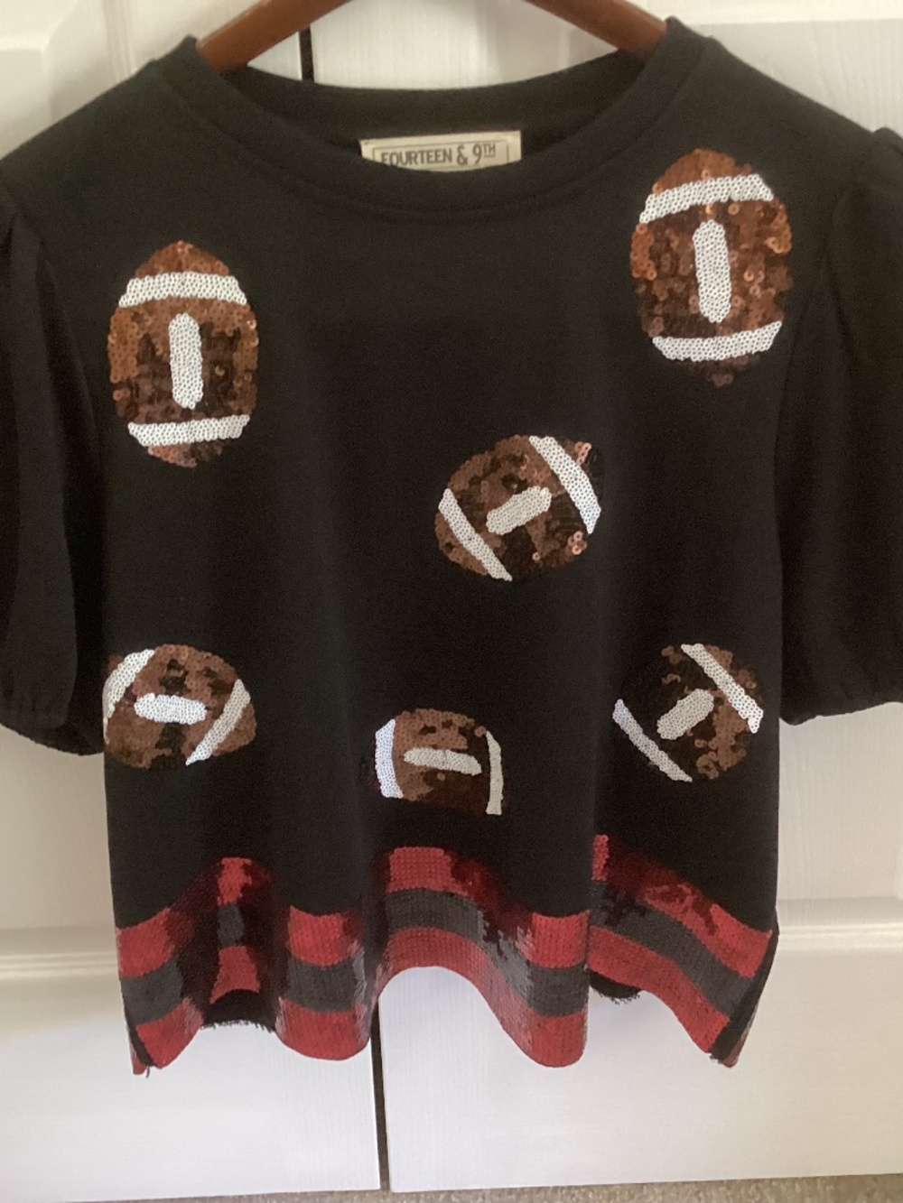 NWT Ladies FOURTEEN & 9th Black, Red Football Sequin Puff Sleeves Size L